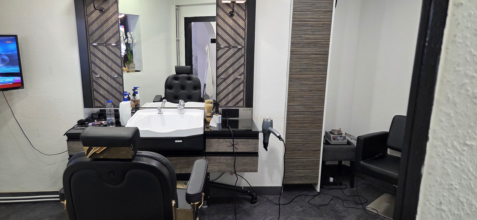 Hair & Beauty Salon by Elif